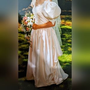 Vintage wedding gown size 10-12